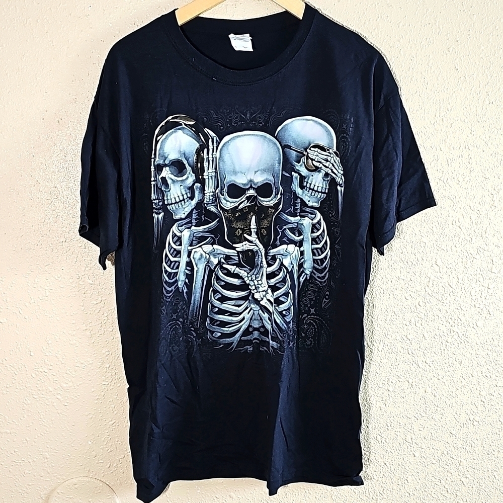 Fruit Of The Loom Skulls T-Shirt.